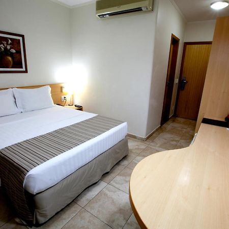 Oitis Hotel Goiânia Zimmer foto